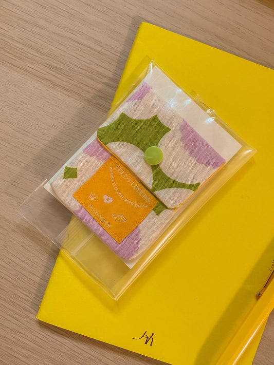 草地裡的紫色糰子花 小耳機包